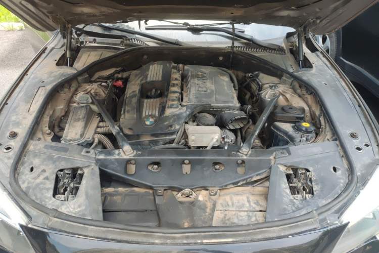 Used BMW 7 Series 2009 740Li Leading Model Engine Bay