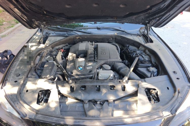 Used BMW 7 Series 2009 740Li Luxury Model Engine Bay