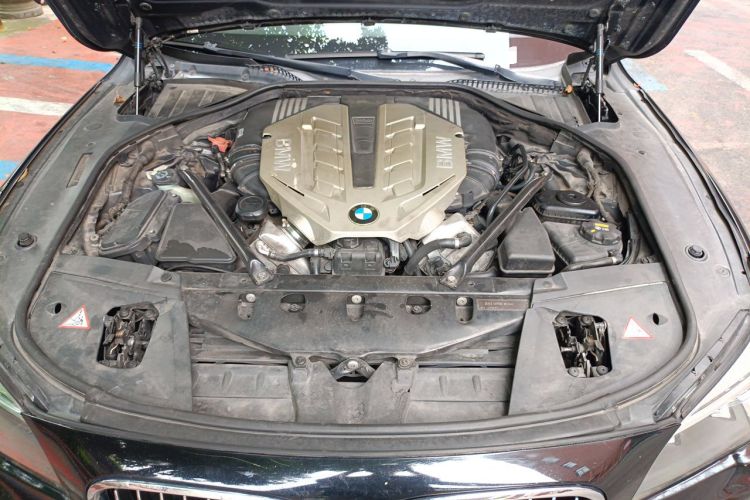Used BMW 7 Series 2009 750Li Leading Model Engine Bay