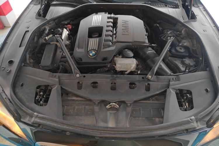 Used BMW 7 Series 2009 740Li Leading Model Engine Bay