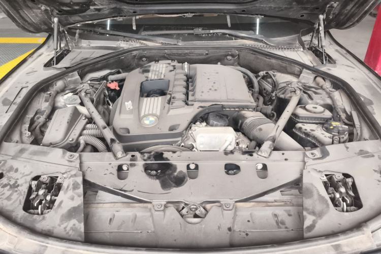Used BMW 7 Series 2009 740Li Leading Model Engine Bay