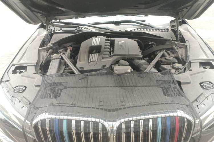 Used BMW 7 Series 2009 740Li Leading Model Engine Bay