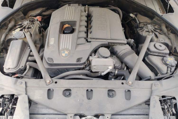 Used BMW 7 Series 2009 740Li Leading Model Engine Bay