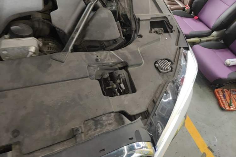 Used BMW 7 Series 2009 730Li Luxury Model Engine Bay Left