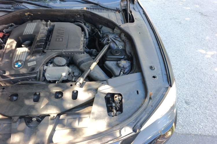 Used BMW 7 Series 2009 740Li Luxury Model Engine Bay Left