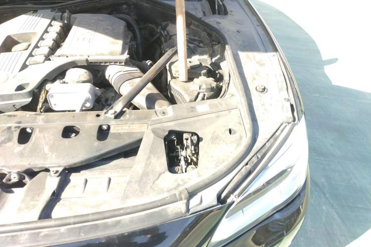 Used BMW 7 Series 2009 740Li Luxury Model Engine Bay Left