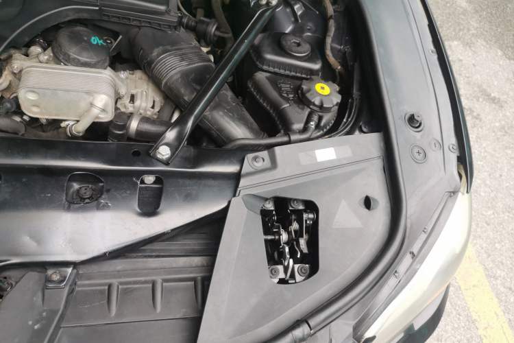Used BMW 7 Series 2009 740Li Luxury Model Engine Bay Left