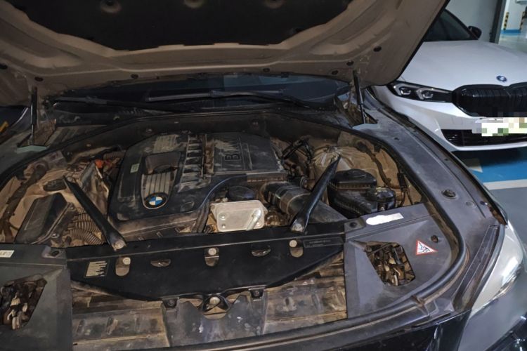 Used BMW 7 Series 2009 740Li Luxury Model Engine Bay Left