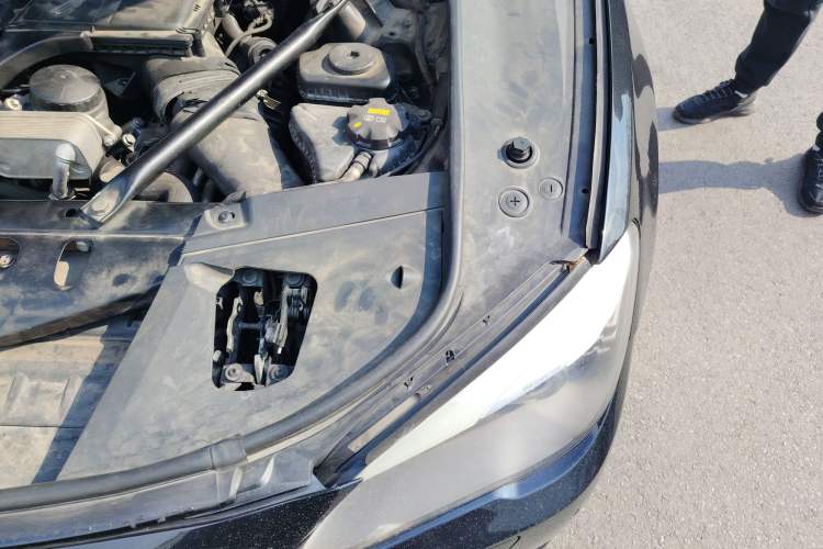 Used BMW 7 Series 2009 740Li Leading Model Engine Bay Left