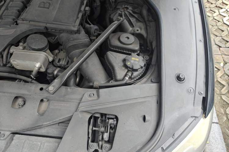 Used BMW 7 Series 2009 740Li Leading Model Engine Bay Left