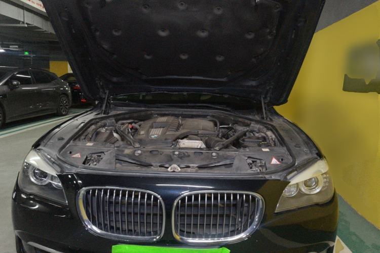 Used BMW 7 Series 2009 740Li Leading Model Engine Bay