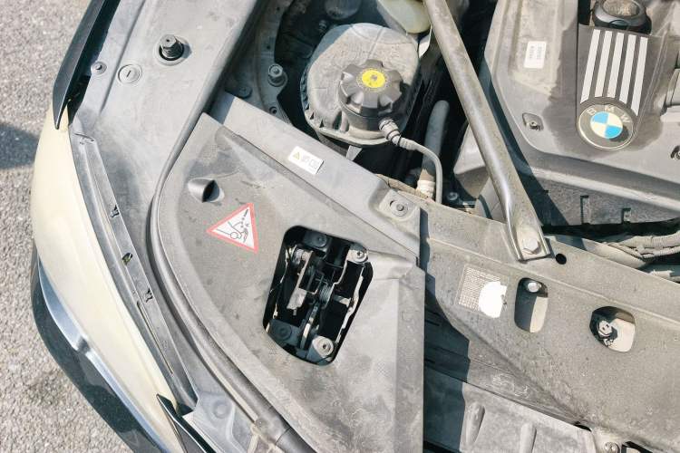 Used BMW 7 Series 2009 730Li Luxury Model Engine Bay Right