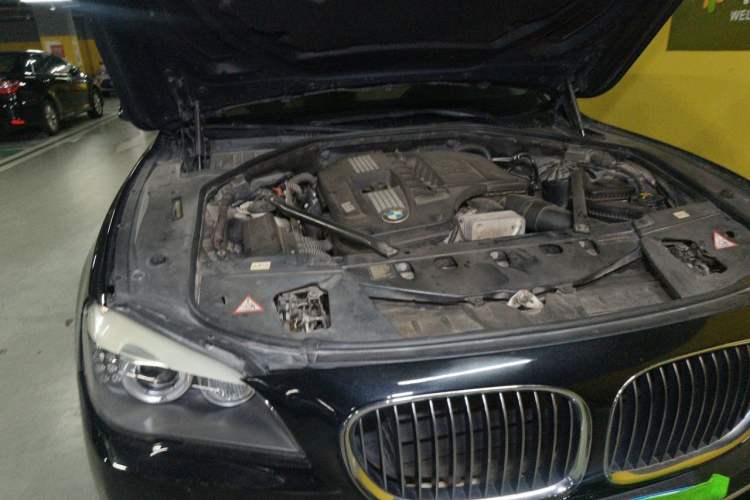 Used BMW 7 Series 2009 740Li Leading Model Engine Bay Right