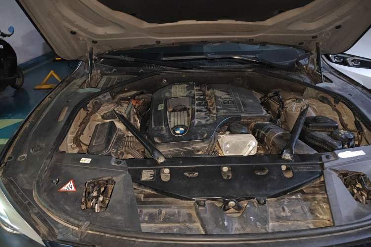 Used BMW 7 Series 2009 740Li Luxury Model Engine Bay Right