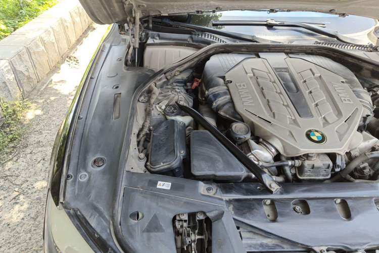 Used BMW 7 Series 2009 750Li Luxury Model Engine Bay Right
