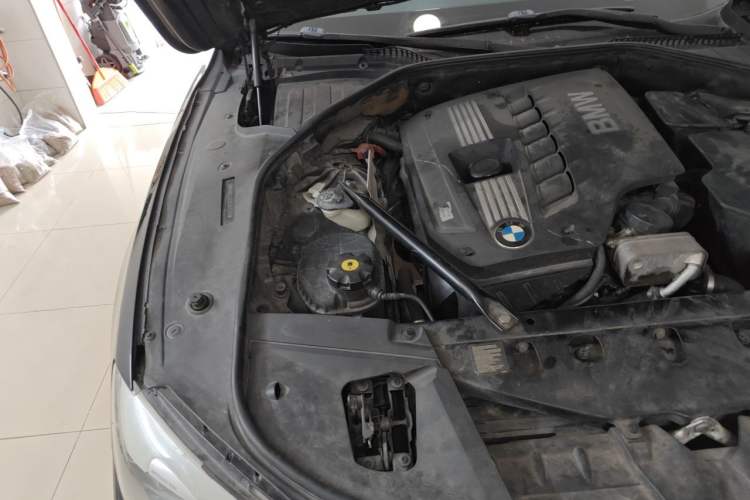 Used BMW 7 Series 2009 730Li Luxury Model Engine Bay Right