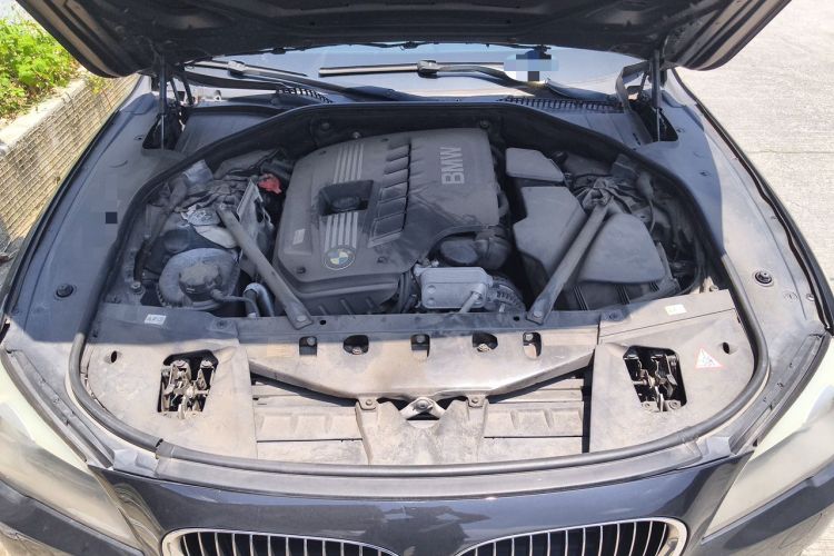 Used BMW 7 Series 2009 730Li Luxury Model Engine Bay