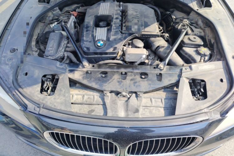Used BMW 7 Series 2009 740Li Leading Model Engine Bay