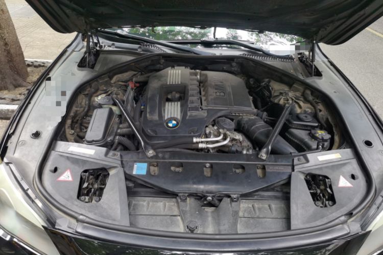 Used BMW 7 Series  Engine Bay