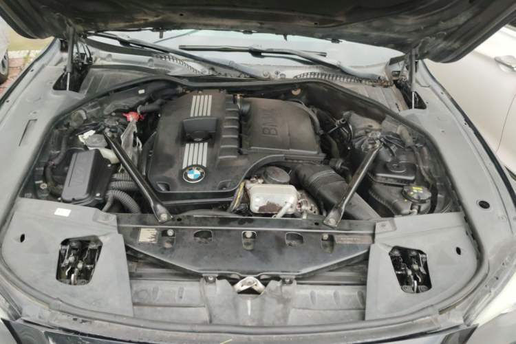 Used BMW 7 Series 2009 740Li Leading Model Engine Bay