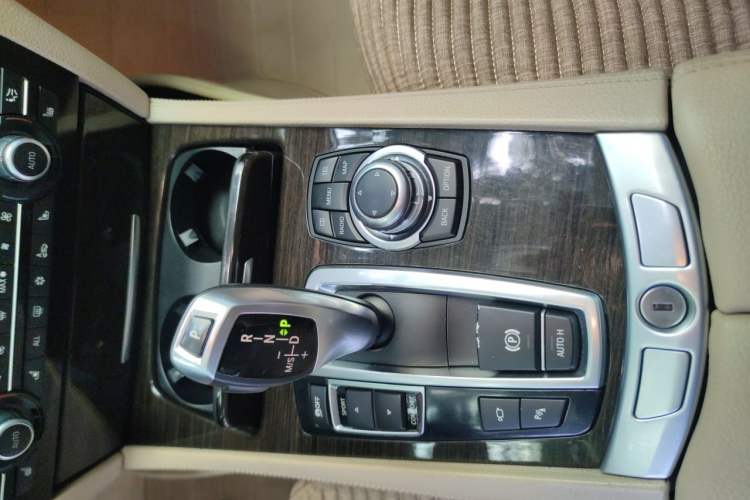 Used BMW 7 Series 2009 740Li Luxury Model Gear Lever