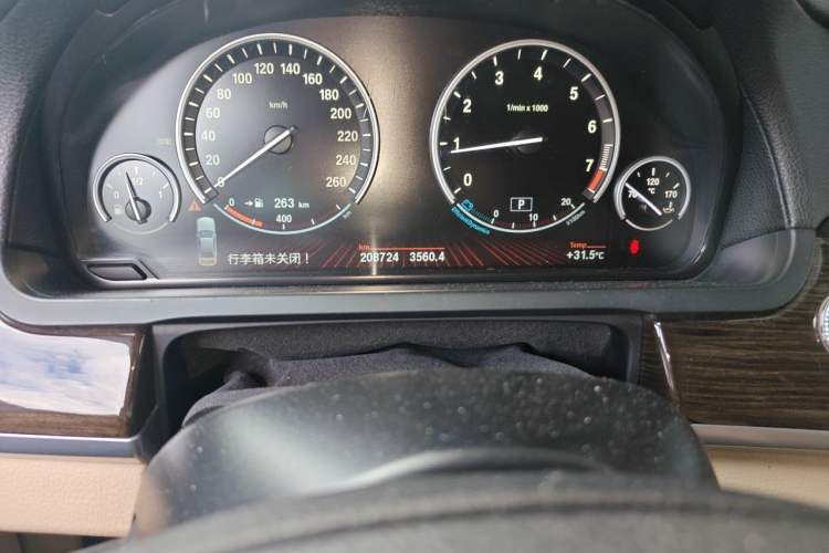 Used BMW 7 Series 2009 740Li Leading Model Odometer Close Up