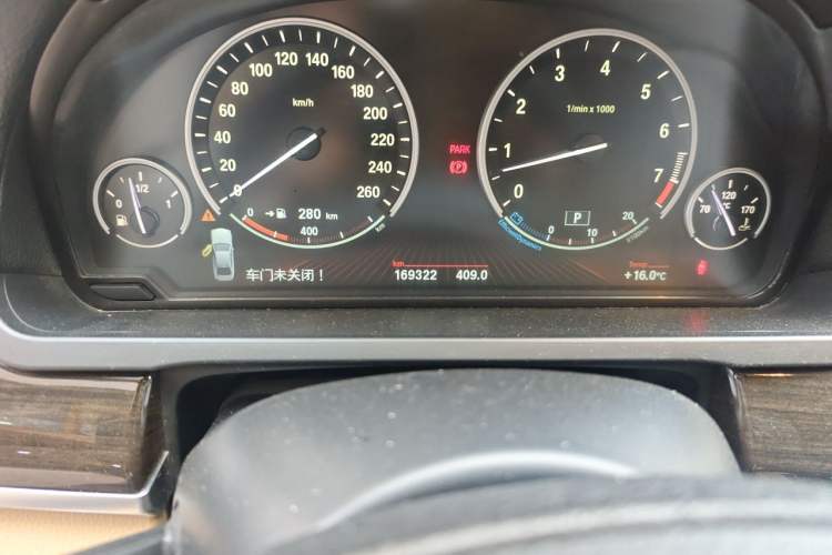 Used BMW 7 Series 2009 740Li Leading Model Odometer Close Up