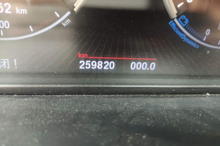 Used BMW 7 Series 2009 740Li Leading Model Odometer Close Up