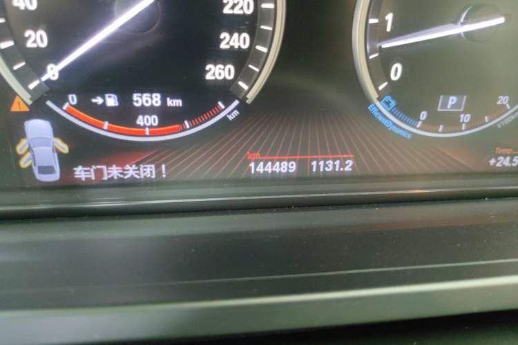 Used BMW 7 Series 2009 740Li Luxury Model Odometer Close Up