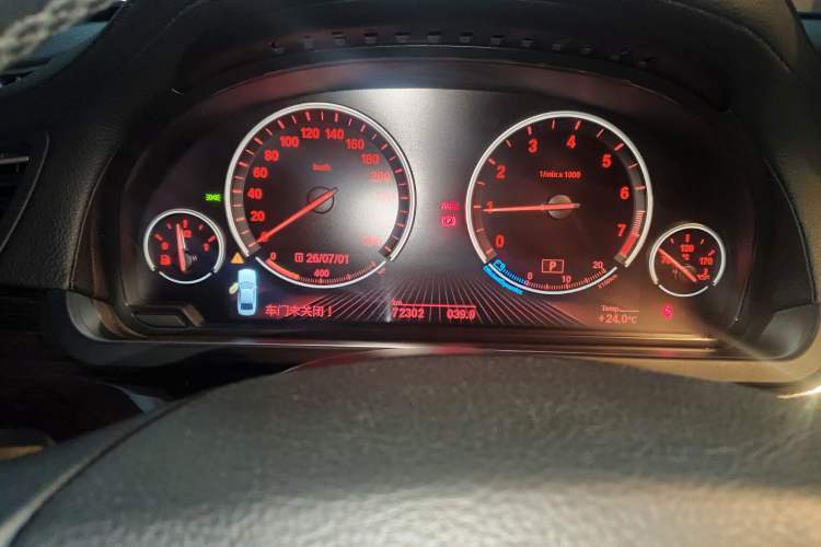 Used BMW 7 Series 2009 730Li Luxury Model Odometer Close Up