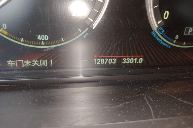 Used BMW 7 Series 2009 740Li Leading Model Odometer Close Up