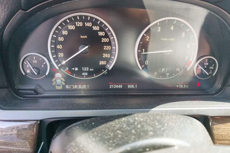 Used BMW 7 Series 2009 730Li Luxury Model Odometer Close Up