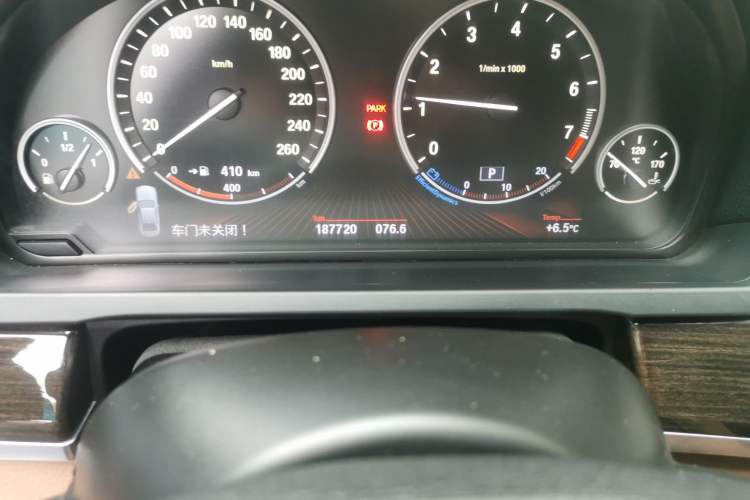 Used BMW 7 Series 2009 740Li Luxury Model Odometer Close Up