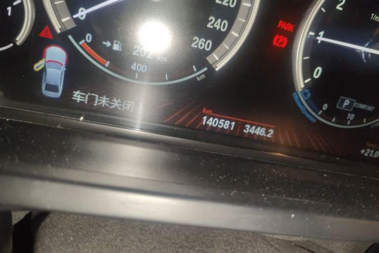 Used BMW 7 Series 2009 730Li Leading Model Odometer Close Up