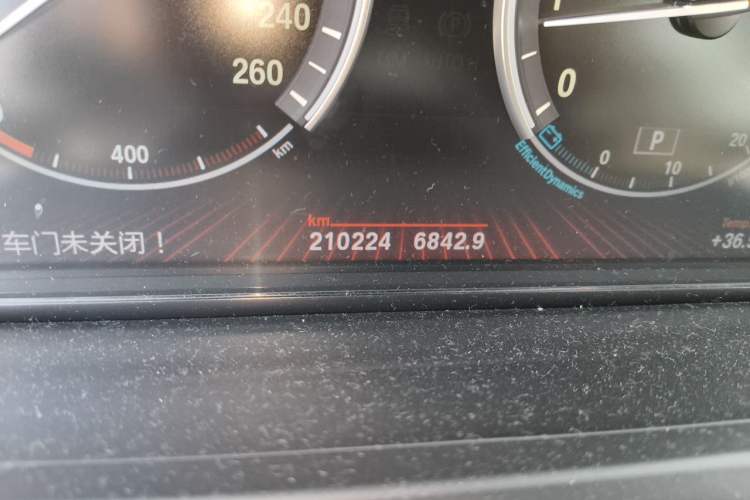 Used BMW 7 Series 2009 730Li Luxury Model Odometer Close Up