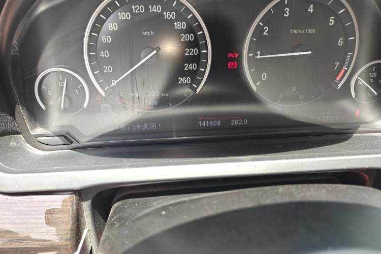 Used BMW 7 Series 2009 730Li Luxury Model Odometer Close Up
