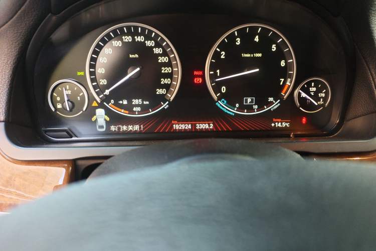 Used BMW 7 Series 2009 740Li Luxury Model Odometer Close Up