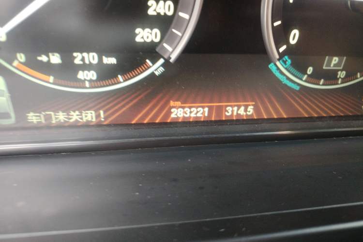 Used BMW 7 Series 2009 730Li Luxury Model Odometer Close Up