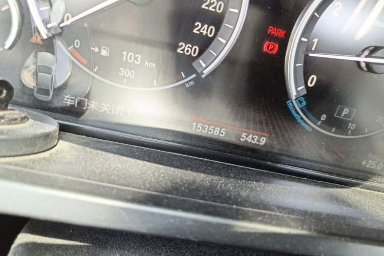 Used BMW 7 Series 2009 750Li Luxury Model Odometer Close Up