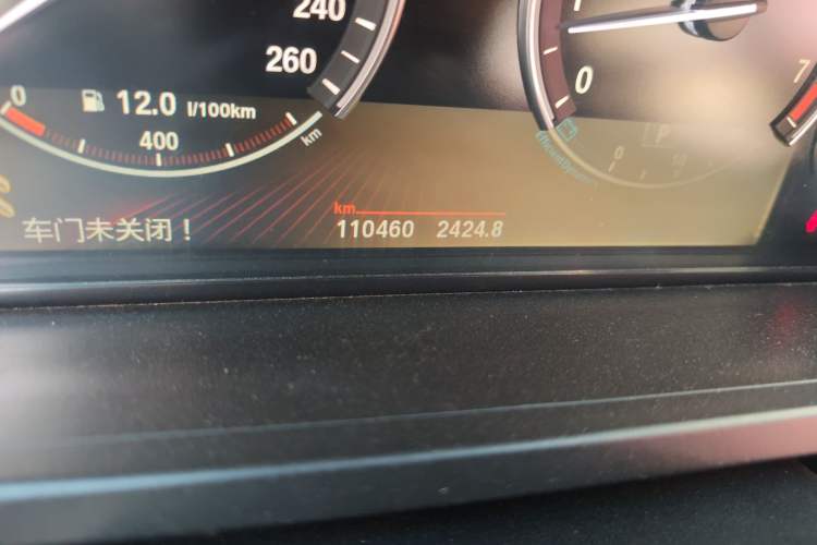 Used BMW 7 Series 2009 740Li Luxury Model Odometer Close Up