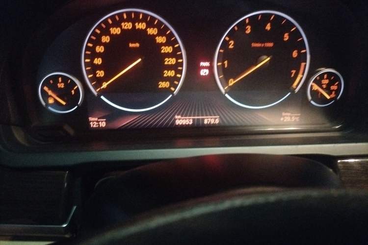 Used BMW 7 Series 2009 740Li Leading Model Odometer Close Up