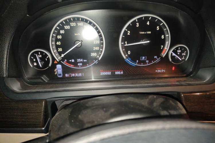 Used BMW 7 Series 2009 740Li Leading Model Odometer Close Up