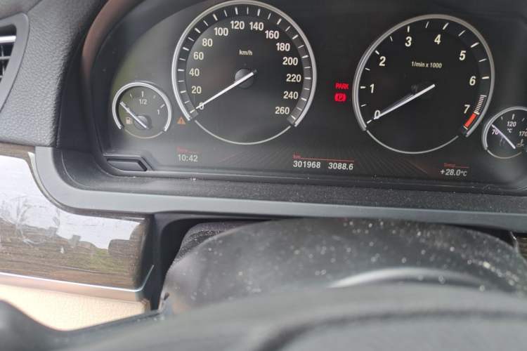 Used BMW 7 Series 2009 740Li Leading Model Odometer Close Up