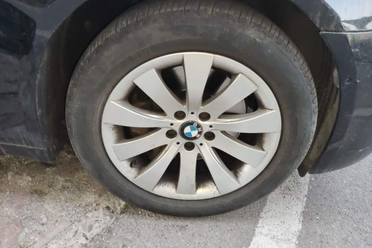 Used BMW 7 Series 2009 740Li Luxury Model Right Front Wheel Hub