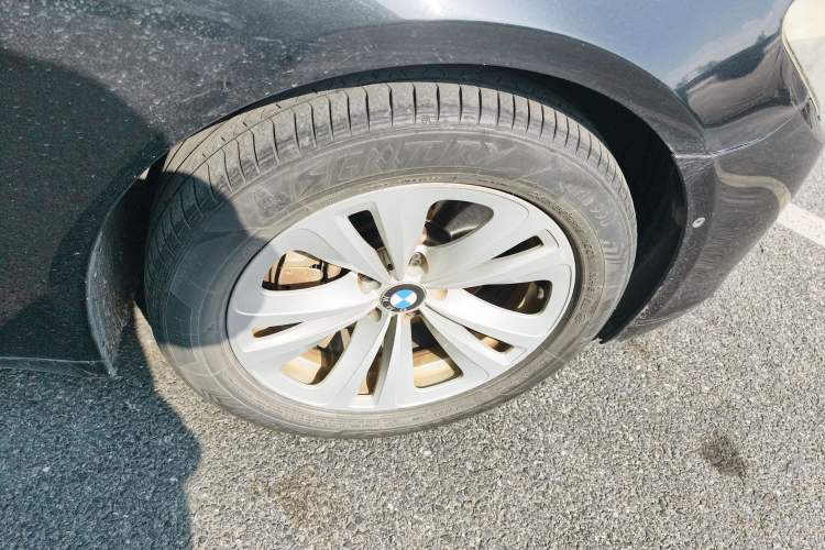 Used BMW 7 Series 2009 730Li Luxury Model Right Front Wheel Hub