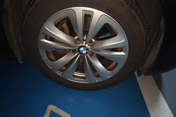 Used BMW 7 Series 2009 730Li Leading Model Right Front Wheel Hub