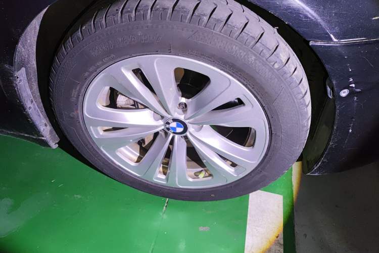 Used BMW 7 Series 2009 730Li Luxury Model Right Front Wheel Hub