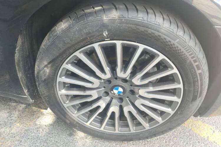 Used BMW 7 Series 2009 740Li Luxury Edition Right Front Wheel Hub
