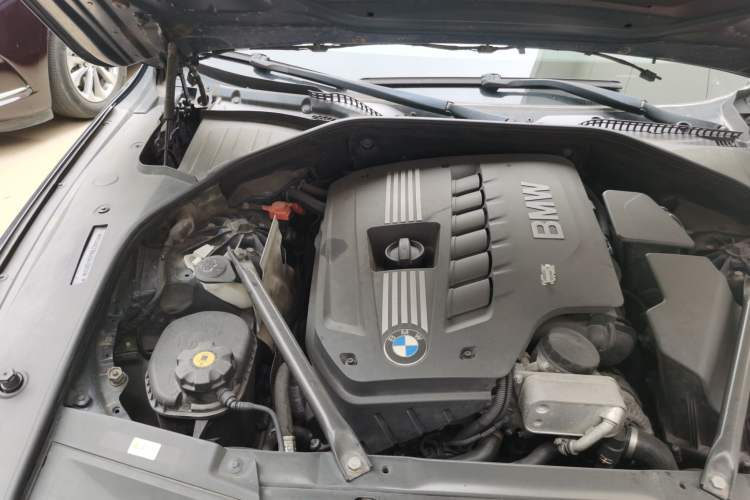 Used BMW 7 Series 2009 730Li Luxury Model Engine Bay Right