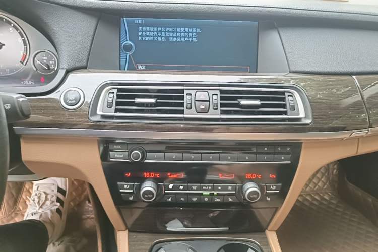 Used BMW 7 Series 2009 740Li Luxury Model Audio And AC Panel